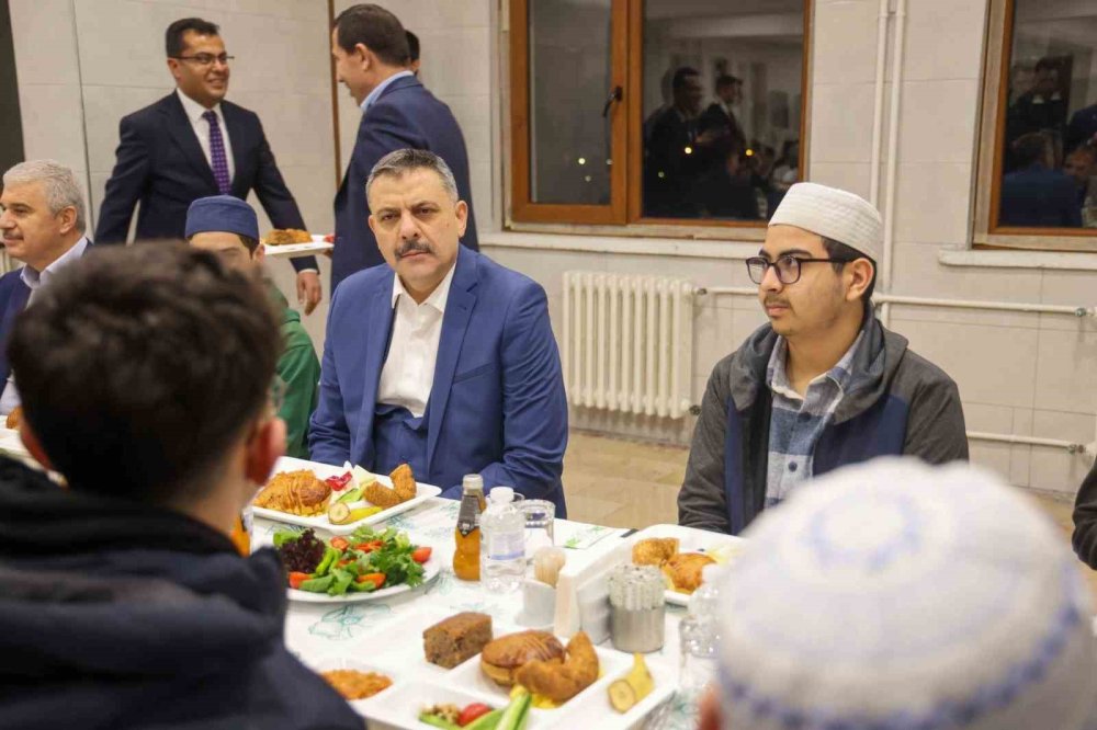 Konya’da sahur buluşması! Bakan Çiftçi Kur’an kursu öğrencileriyle