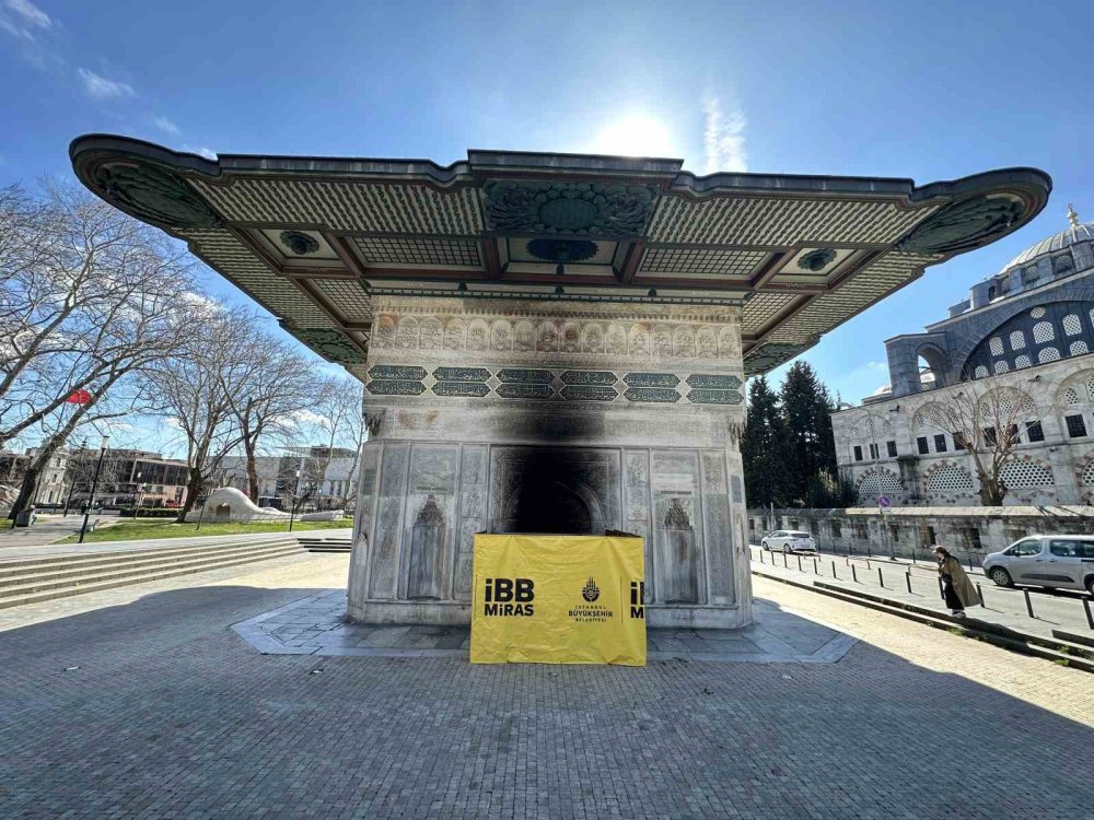 300 yıllık Tophane Çeşmesi ateş yakılması sonucu zarar gördü