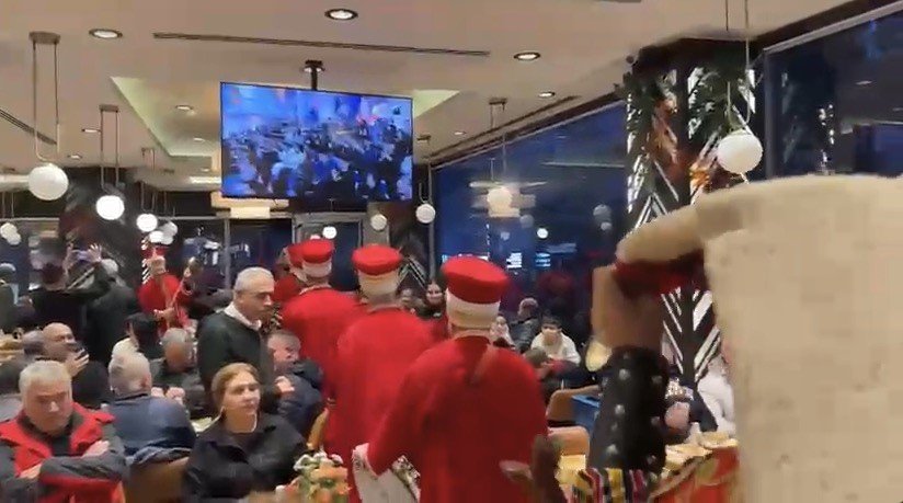 Davete mehter takımı olup gittiler