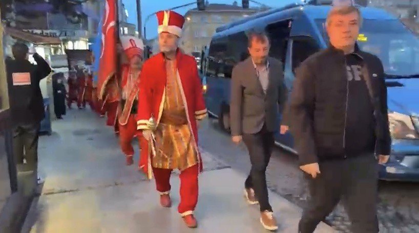 Davete mehter takımı olup gittiler