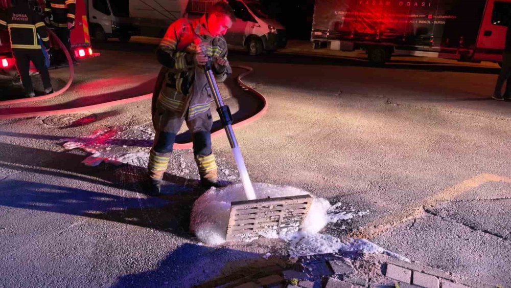Gaz kokusunu kontrol etmek istedi, çakmak çaktı: Tuvalette patlama!