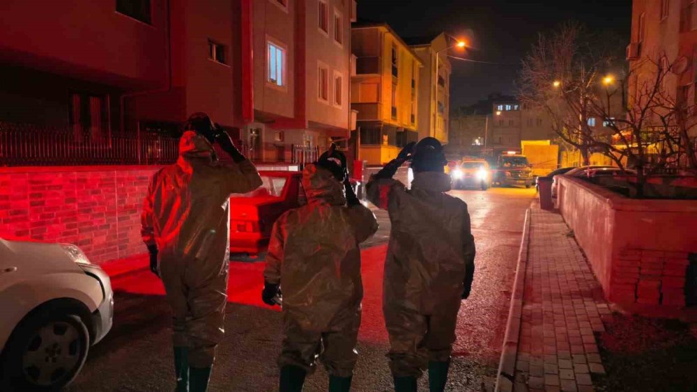 Gaz kokusunu kontrol etmek istedi, çakmak çaktı: Tuvalette patlama!