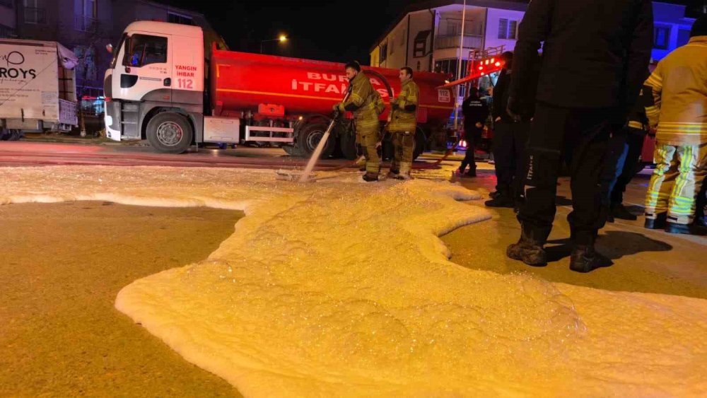 Gaz kokusunu kontrol etmek istedi, çakmak çaktı: Tuvalette patlama!