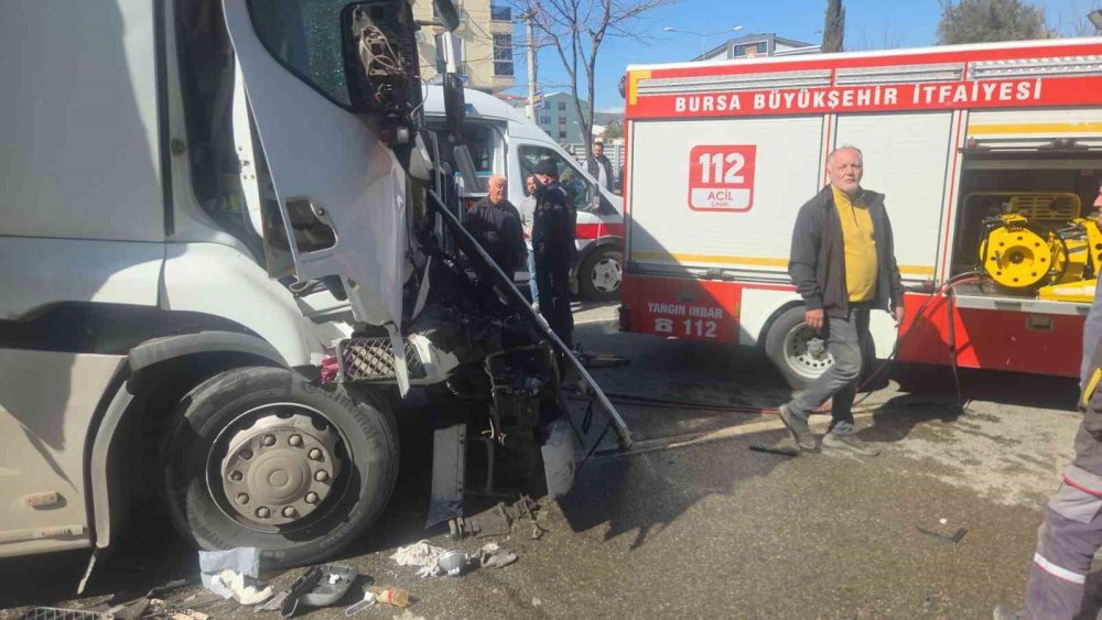 Nevşehirli kamyoncu Bursa'da zincirleme kazaya karıştı