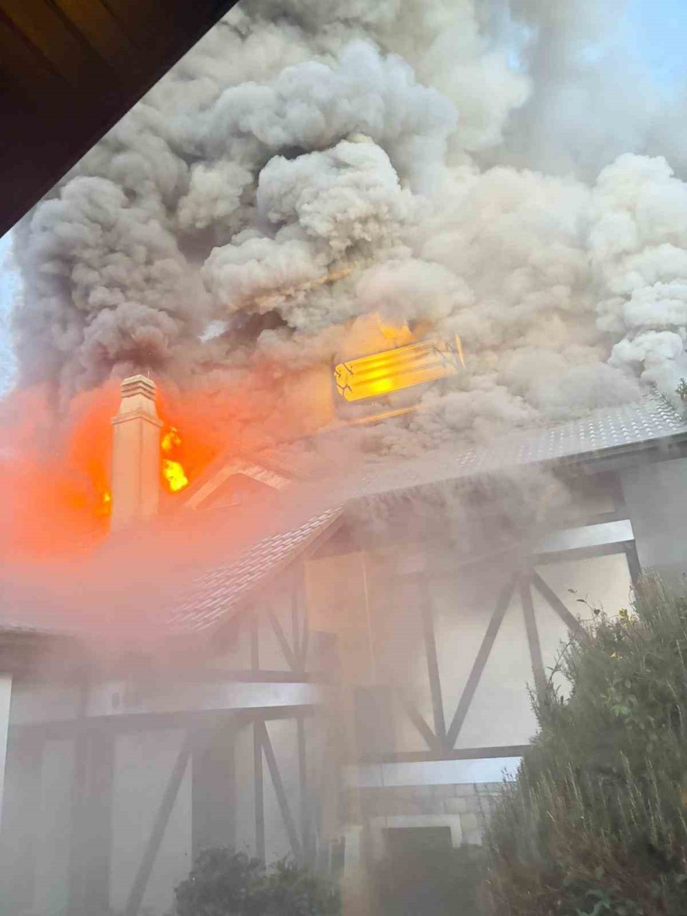 Oyuncu Aslıhan Karalar ölümden döndü