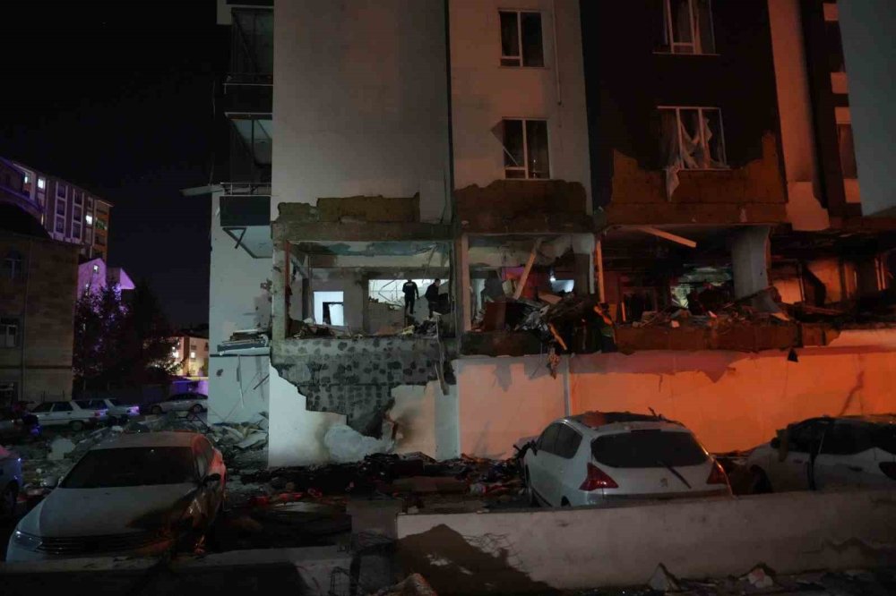 14 katlı binada doğal gaz patlaması! 16 kişi yaralandı