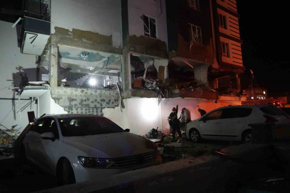 14 katlı binada doğal gaz patlaması! 16 kişi yaralandı