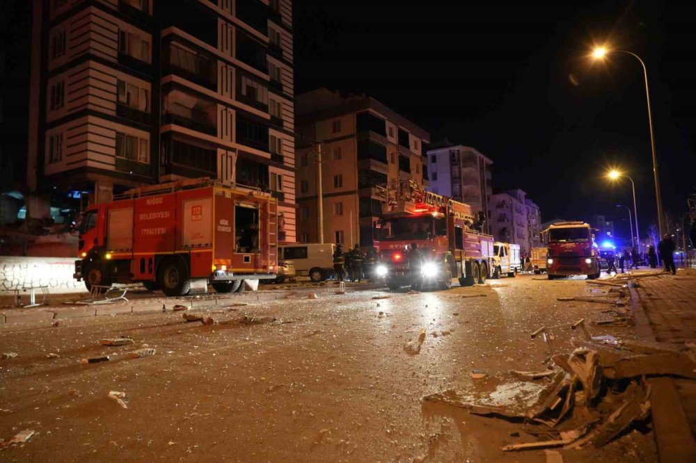 14 katlı binada doğal gaz patlaması! 16 kişi yaralandı