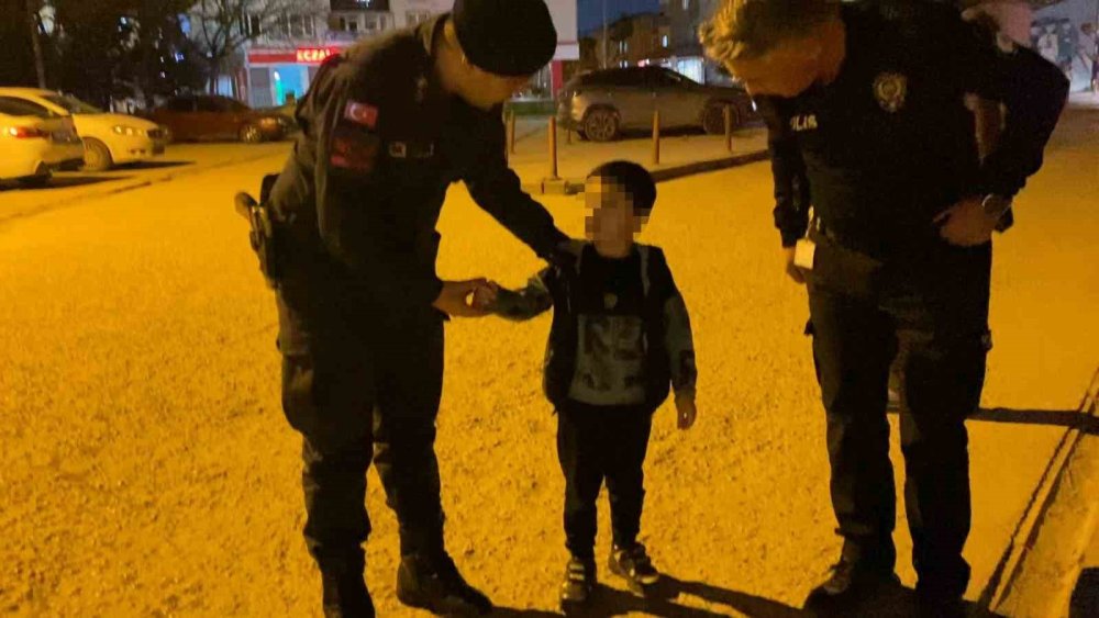 Hastanede kaybolan çocuk 1 kilometre uzakta bulundu