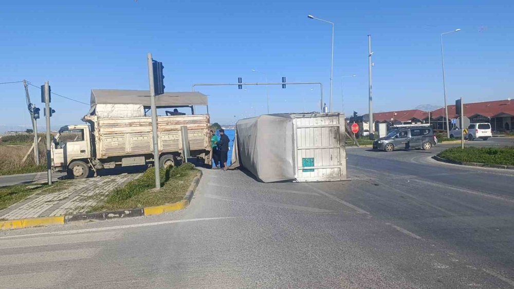 Kamyonun kasası koptu