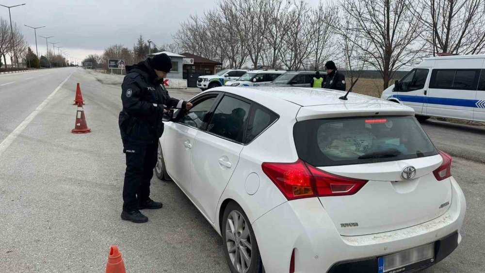 Karaman'da polisin gözüne takılan 5 bin 858 kişiden 11'i tutuklandı