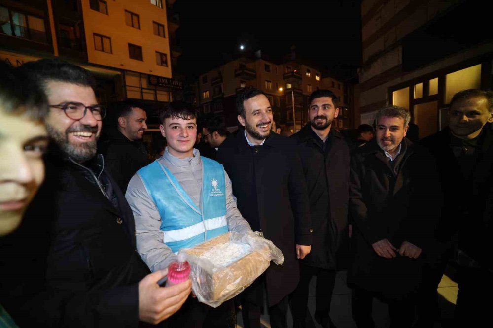 AK Parti'den İstanbul'a lokum ikramı