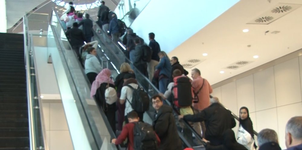 Katar’da mahsur kalan Türk vatandaşları Türkiye’ye döndü