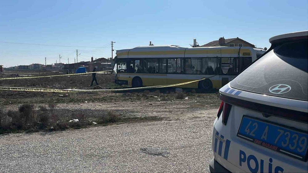 Konya'da servis aracı belediye otobüsüyle çarpıştı: 20 yaralı