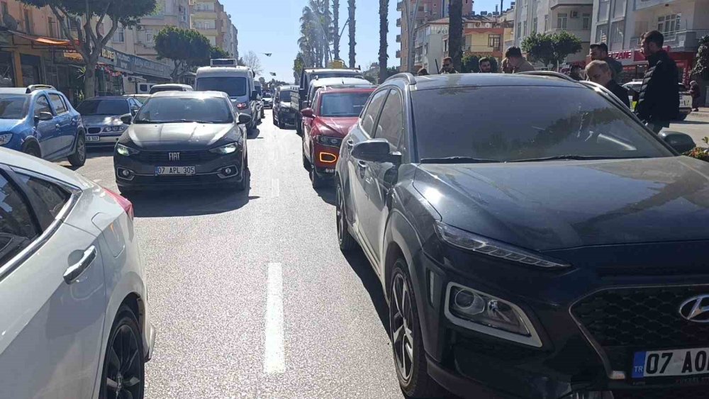 Manavgat güne kötü başladı! 6 araç karıştı