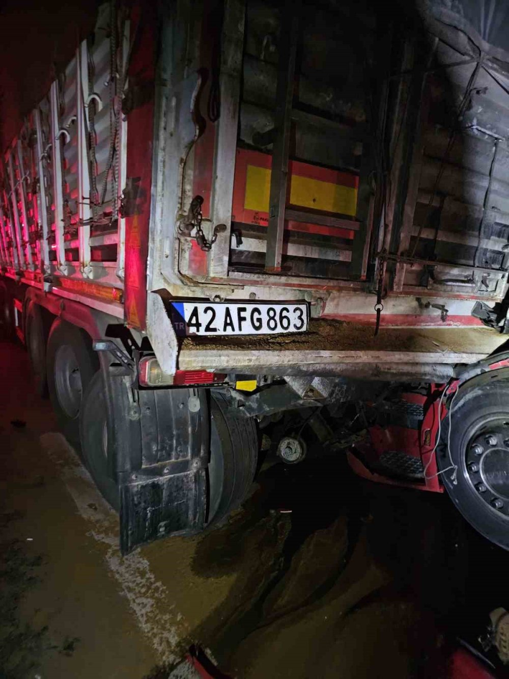 Bursa'daki tır kazasından acı haber! Konya plakalı tıra çarptı