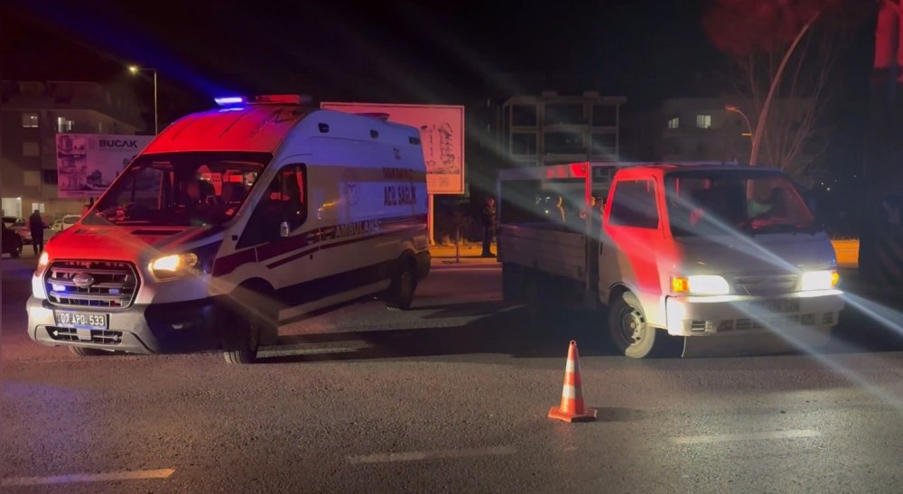 Gazipaşa'da Dün Gece: Motosiklet çarptı, kamonet durdu ambulans götürdü