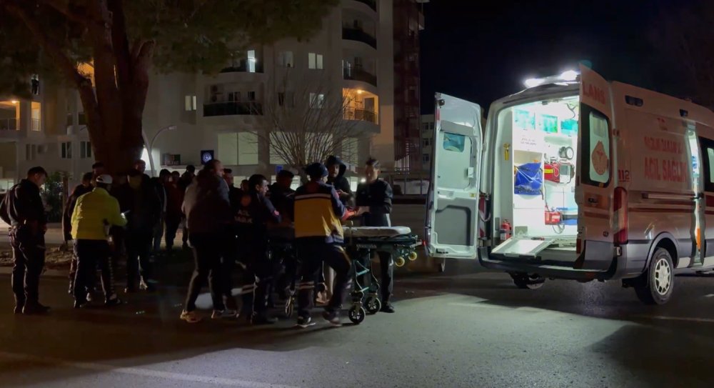 Gazipaşa'da Dün Gece: Motosiklet çarptı, kamonet durdu ambulans götürdü
