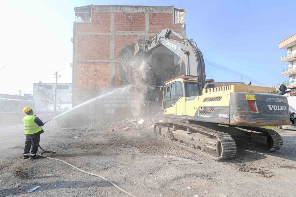 Karşıyaka Trafiğinde Devrim: Mavişehir-Anadolu Caddesi Arası 5 Dakikaya İniyor!