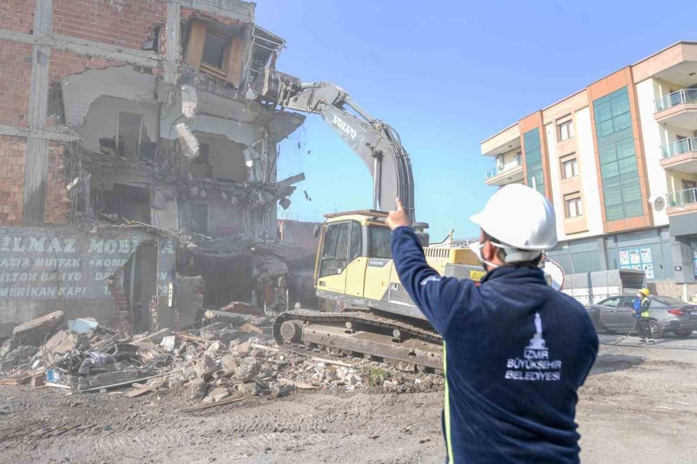 Karşıyaka Trafiğinde Devrim: Mavişehir-Anadolu Caddesi Arası 5 Dakikaya İniyor!