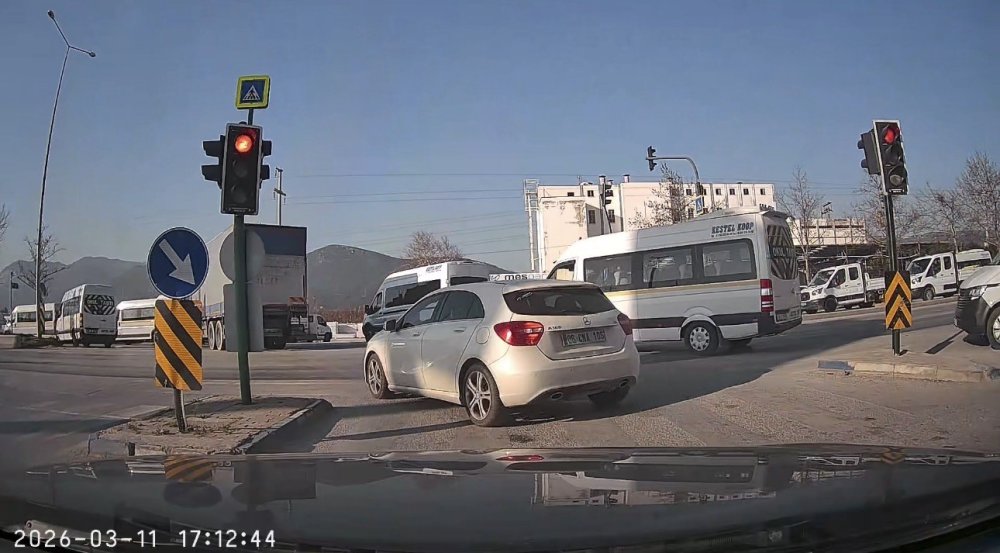 Ya renk körü ya çok cesaretliler! Kırmızı ışığı kimse takmadı