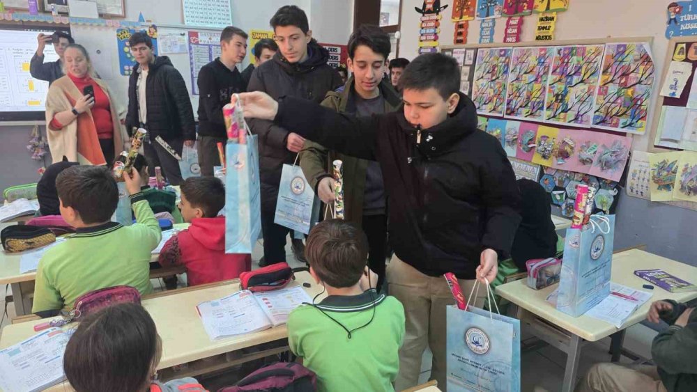 Konya'da bu hareketle çocukların yüzünü güldürdüler