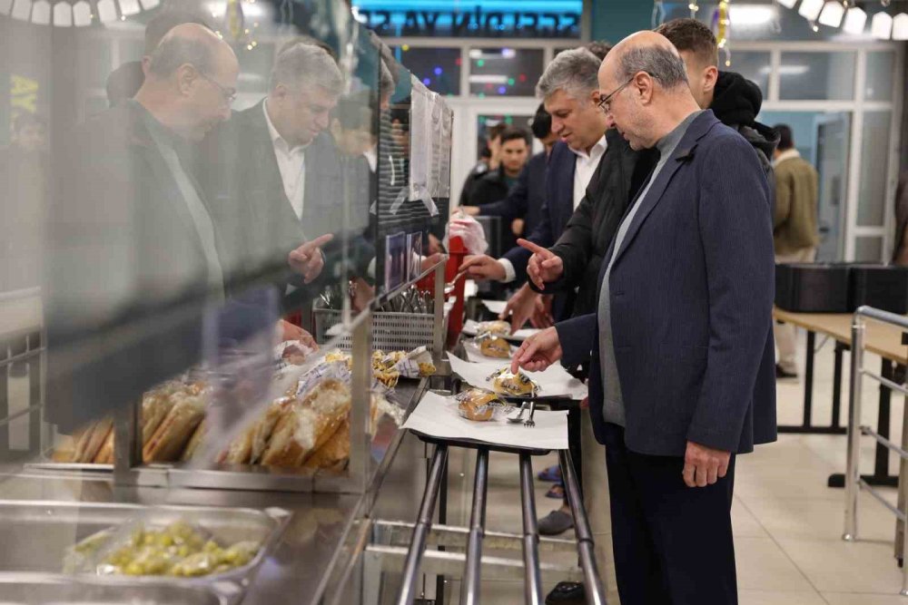 Başkan Pekyatırmacı öğrencilerle sahurda buluştu