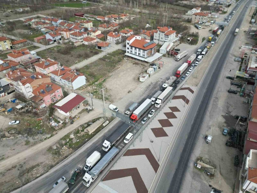 9 şehri birbirine bağlayan kavşakta trafik yoğun