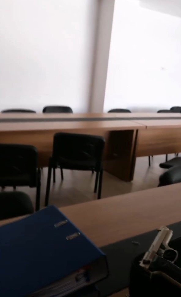 Antalya’da Kaymakamlık binasında ateş açtı, kendisini odaya kilitledi