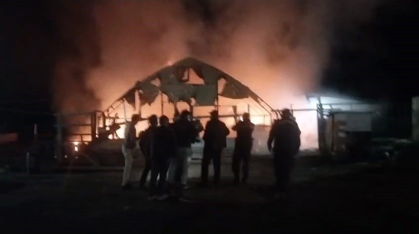 Çiftlikte büyük yangın! 580 kanatlı hayvan telef oldu