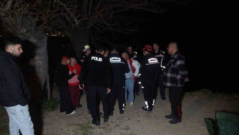 Falezlerden düşen kadın müzisyen hayatını kaybetti