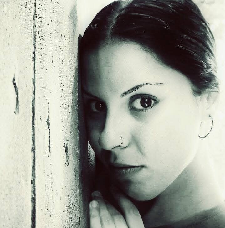 Falezlerden düşen kadın müzisyen hayatını kaybetti