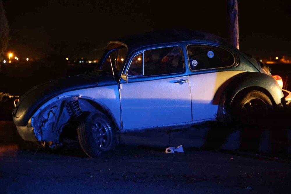 Meram’da gece kazası! Kontrolden çıkan araç takla attı