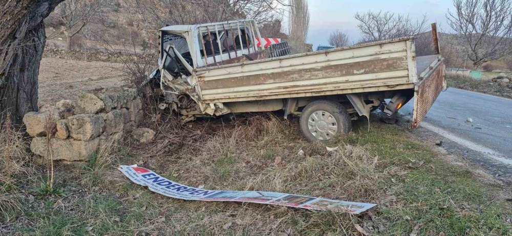 Afyon'da hurdaya dönen araçlarda 1 ölü, 1 yaralı