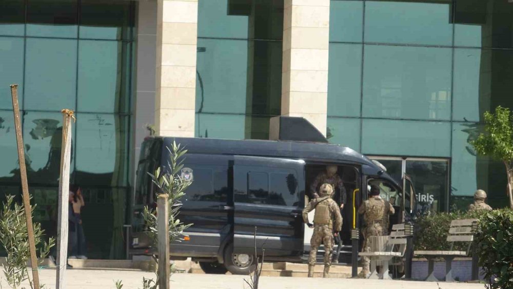 Kaymakamlıkta silahlı kriz! 4.5 saat sonra ikna edildi