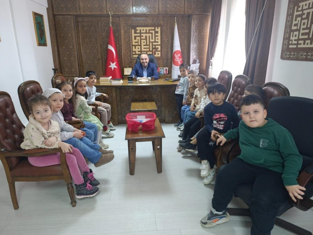 Kendileri küçük yürekleri büyük