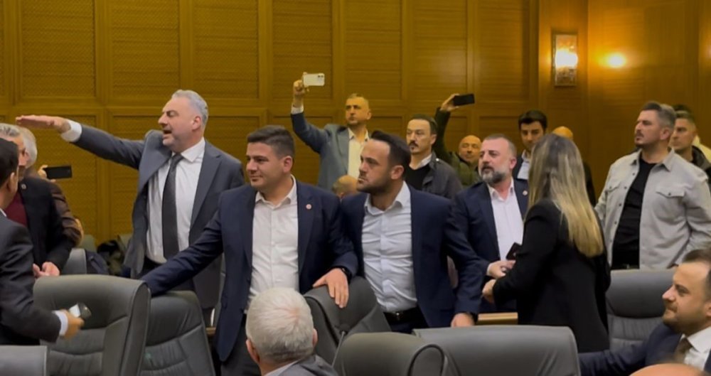 Bursa'da su konusu açıldı mecliste kavga çıktı