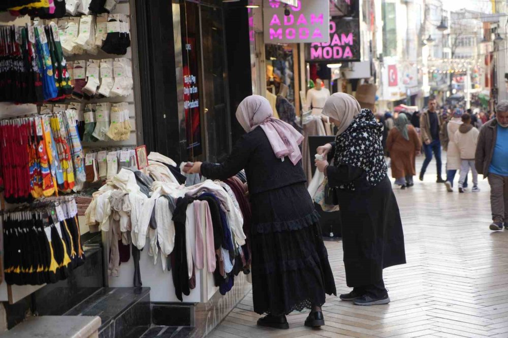 Sokakta adım atacak yer kalmadı! Kocaeli alışverişte
