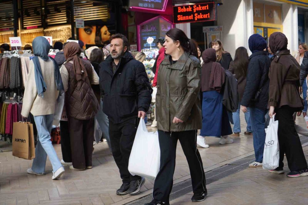 Sokakta adım atacak yer kalmadı! Kocaeli alışverişte