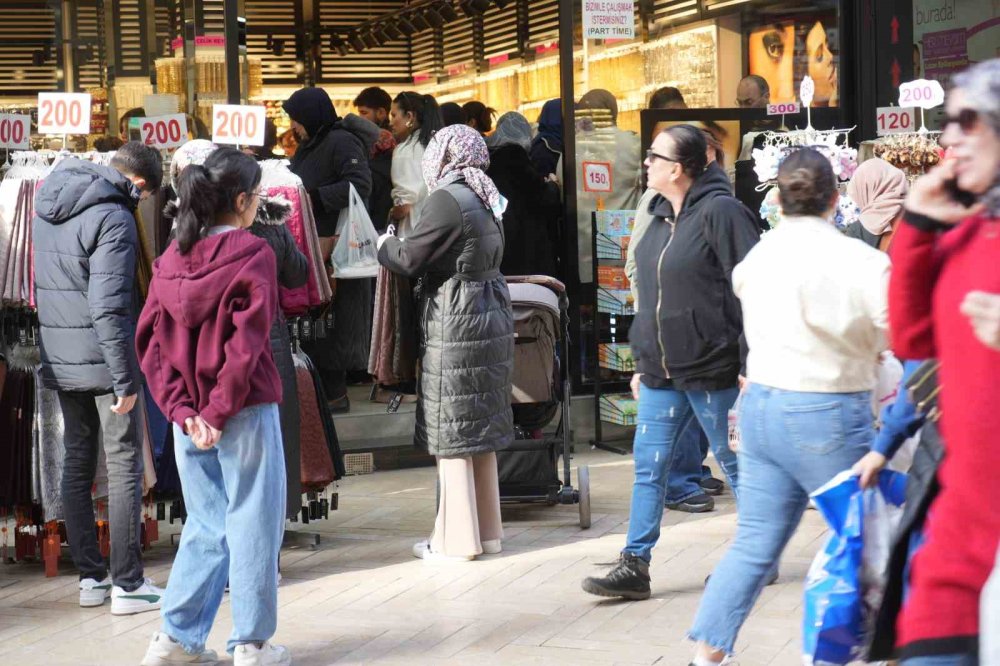 Sokakta adım atacak yer kalmadı! Kocaeli alışverişte