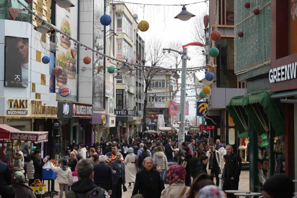 Sokakta adım atacak yer kalmadı! Kocaeli alışverişte