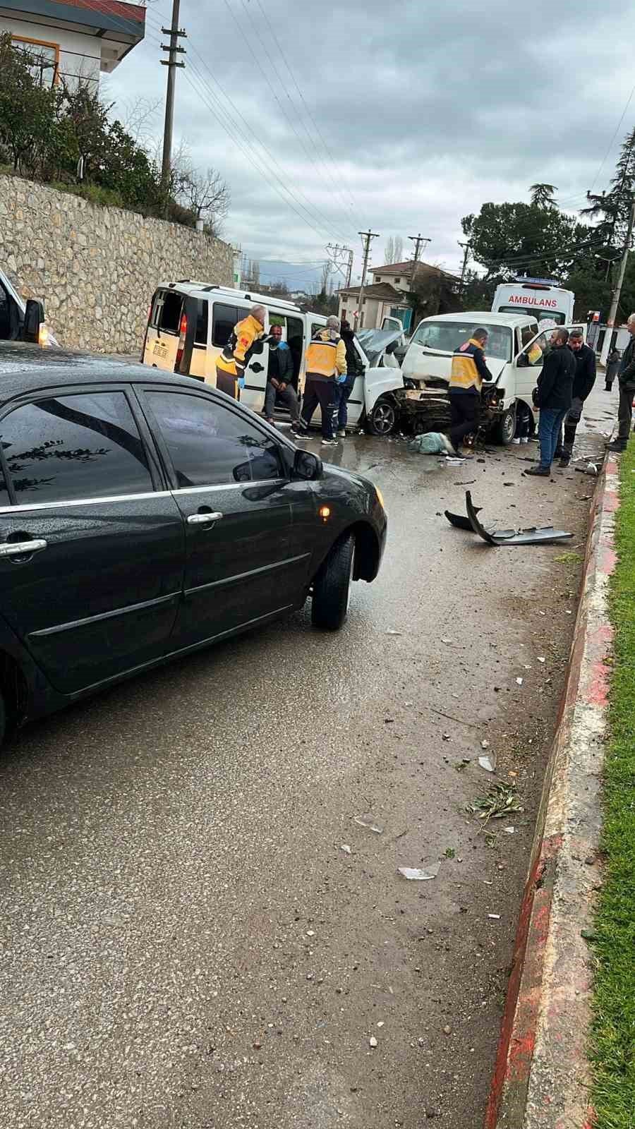 Bayram arifesinde feci kaza: 7 yaralı