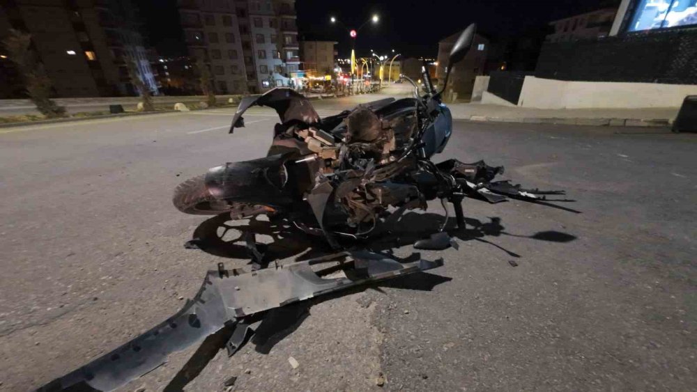 Karaman'da motosiklet yayayı havaya uçurdu