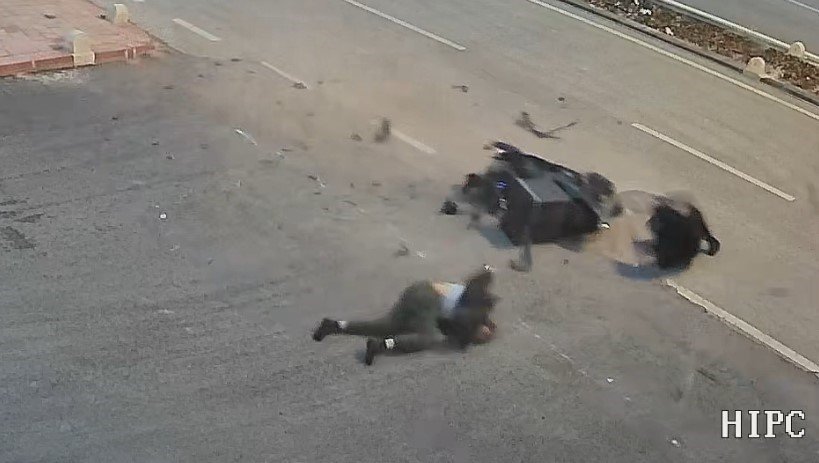 Karaman'da motosiklet yayayı havaya uçurdu