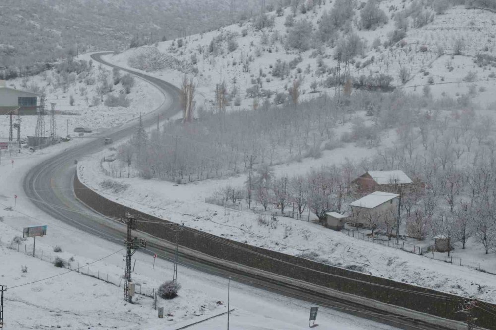Konya'da bir ilçe beyaza büründü