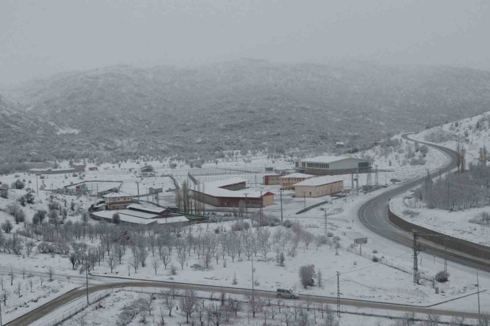 Konya'da bir ilçe beyaza büründü