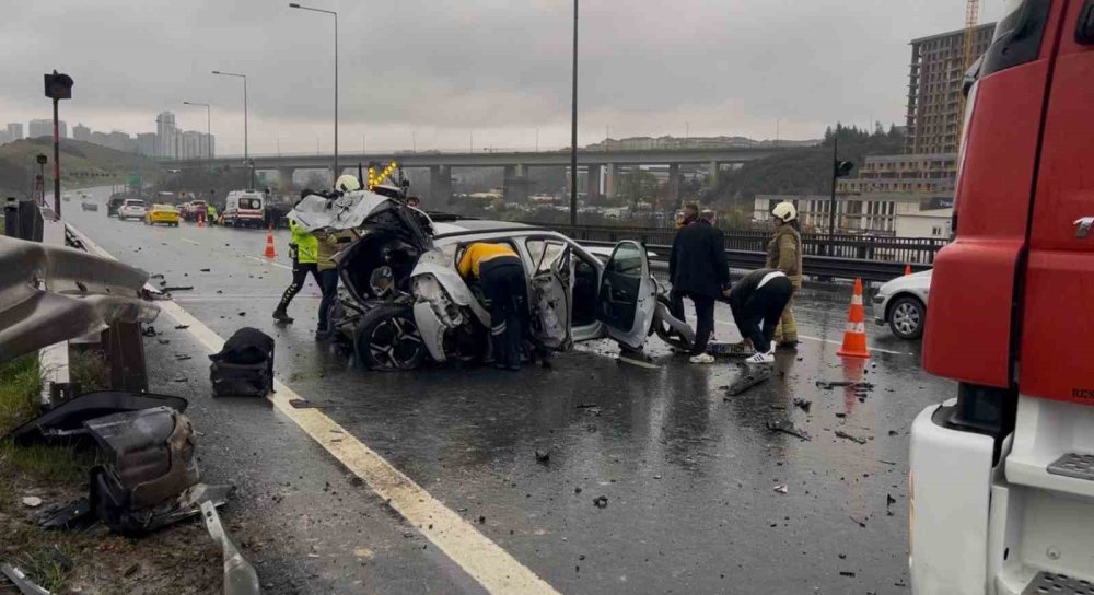 Sultangazi Cebeci Tüneli’nde trafiği durduran kaza