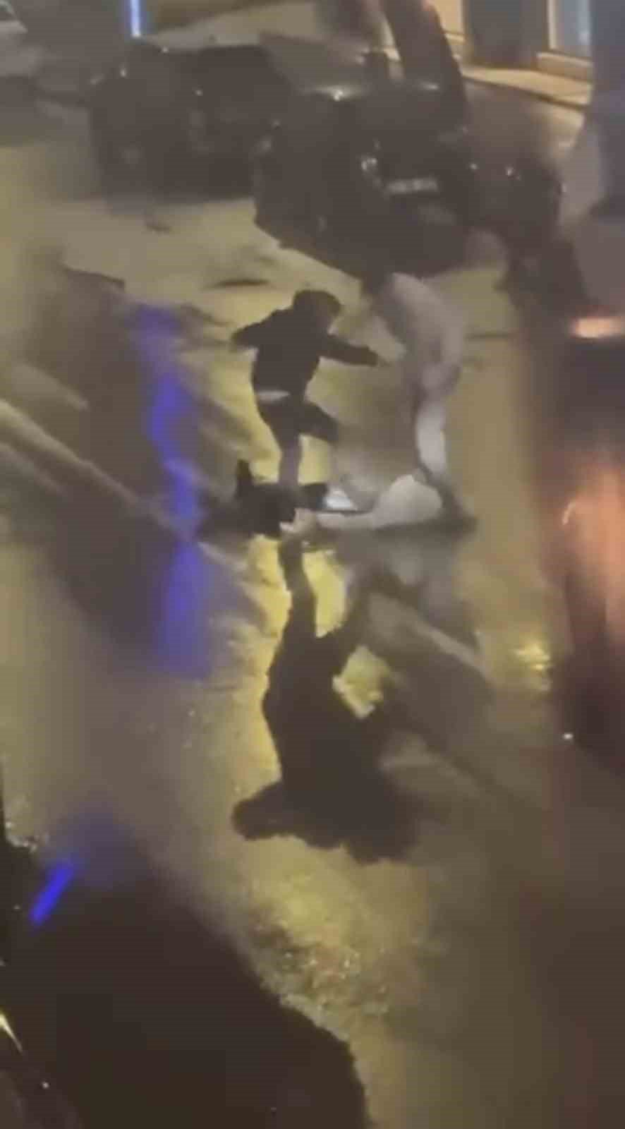 Turan Güneş Caddesi karıştı! Yerde tekmelediler