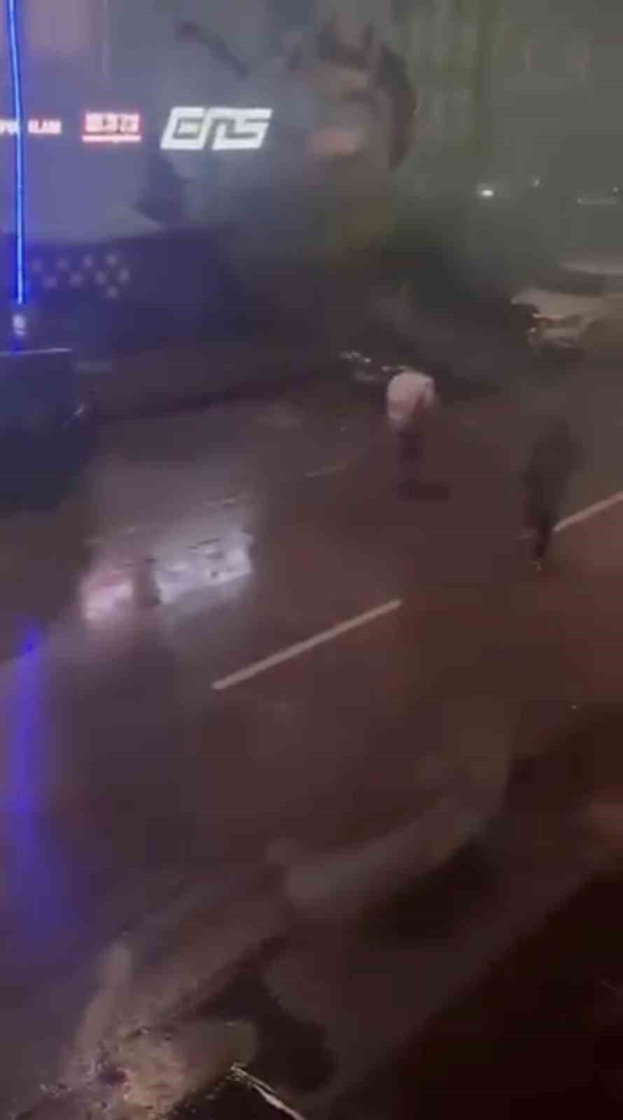 Turan Güneş Caddesi karıştı! Yerde tekmelediler