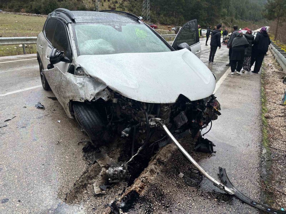 Araç tanınmaz hale geldi! 2 kişi öldü